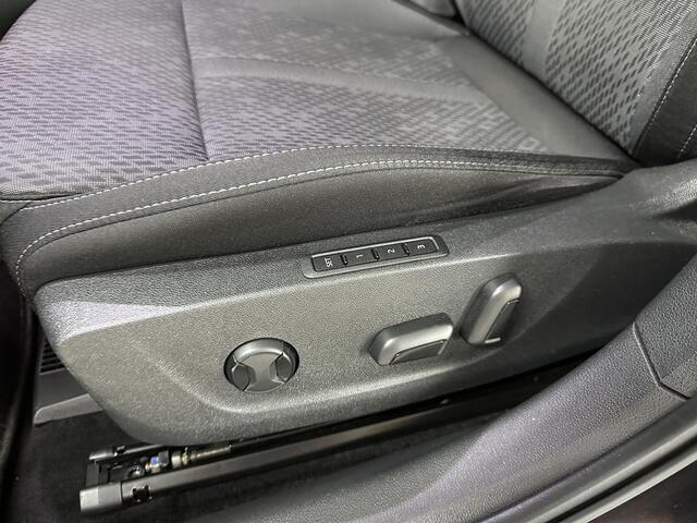Skoda OCTAVIA Combi 1.5 e-TSI Business Edition DSG | Navi | Camera | Trekhaak |