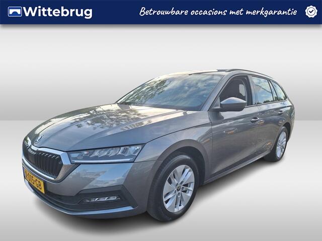 Skoda OCTAVIA Combi 1.0 TSI Business Edition LED / Navigatie / Parkeersensoren V+A / App-connect / Digital Cockpit HAL