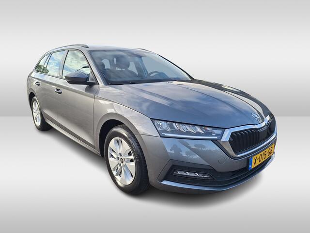 Skoda OCTAVIA Combi 1.0 TSI Business Edition LED / Navigatie / Parkeersensoren V+A / App-connect / Digital Cockpit HAL
