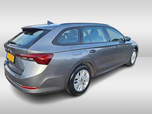 Skoda OCTAVIA Combi 1.0 TSI Business Edition LED / Navigatie / Parkeersensoren V+A / App-connect / Digital Cockpit HAL