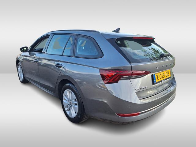 Skoda OCTAVIA Combi 1.0 TSI Business Edition LED / Navigatie / Parkeersensoren V+A / App-connect / Digital Cockpit HAL