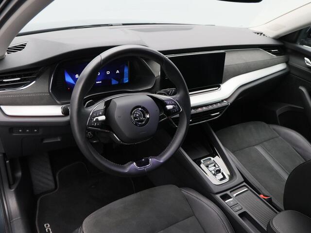 Skoda OCTAVIA Combi 1.5 e-TSi 150 Pk Automaat Business Edition Plus | Stoelverwarming | Camera | Adaptive Cruise | Trekhaak | CarPlay | 18 Inch | 93.399 Km !!