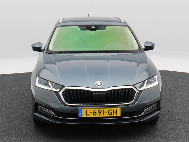 Skoda OCTAVIA Combi 1.5 e-TSi 150 Pk Automaat Business Edition Plus | Stoelverwarming | Camera | Adaptive Cruise | Trekhaak | CarPlay | 18 Inch | 93.399 Km !!