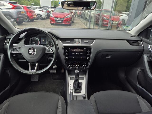 Skoda OCTAVIA Combi 1.5 TSI Greentech Business Edition Plus | Parkeersensoren | AppleCarplay/AndroidAuto | Trekhaak | Camera |