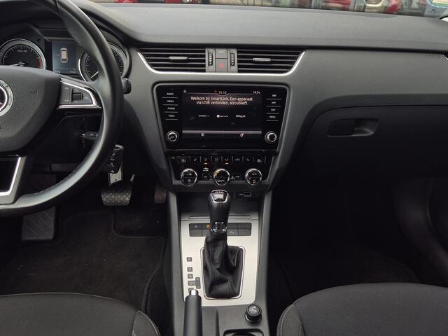 Skoda OCTAVIA Combi 1.5 TSI Greentech Business Edition Plus | Parkeersensoren | AppleCarplay/AndroidAuto | Trekhaak | Camera |