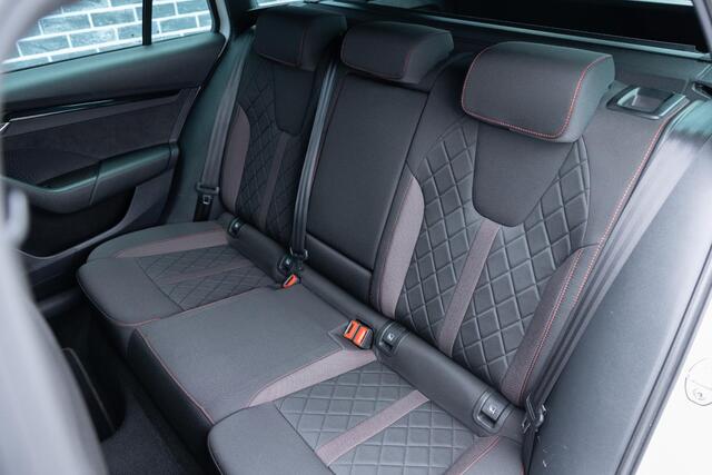 Skoda OCTAVIA Combi 1.4 TSI RS iV PHEV Business | Plug-in Hybrid (PHEV) | Trekhaak | Navigatie 10" | Virtual Cockpit | Matrix LED Koplampen | Keyless Entry | Apple Carplay | Android Auto