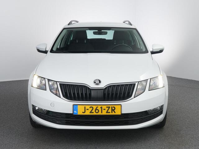 Skoda OCTAVIA Combi 1.5 TSI Greentech Business Edition | Trekhaak | Cruise | Navi | Carplay | PDC |