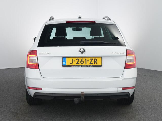 Skoda OCTAVIA Combi 1.5 TSI Greentech Business Edition | Trekhaak | Cruise | Navi | Carplay | PDC |