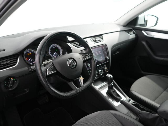 Skoda OCTAVIA Combi 1.5 TSI Greentech Business Edition | Trekhaak | Cruise | Navi | Carplay | PDC |