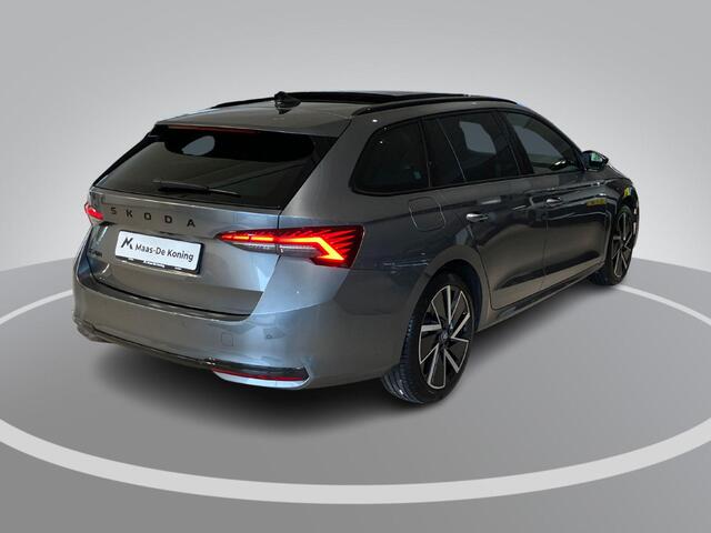 Skoda OCTAVIA Combi 1.5TSI/150PK MHEV Sportline DSG · Panoramadak · Navigatie · 360°Camera + Parkeersensoren · Apple/Android Car Play · Garantie t/m 23-04-2030 of 100000km.