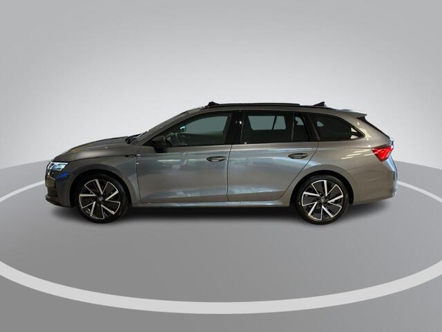 Skoda OCTAVIA Combi 1.5TSI/150PK MHEV Sportline DSG · Panoramadak · Navigatie · 360°Camera + Parkeersensoren · Apple/Android Car Play · Garantie t/m 23-04-2030 of 100000km.
