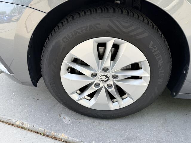 Skoda OCTAVIA Combi 1.5 e-TSI 150pk DSG Business Edition Climate Control Stoelverwarming Trekhaak 1500kg Trekgewicht! Apple Carplay Navigatie