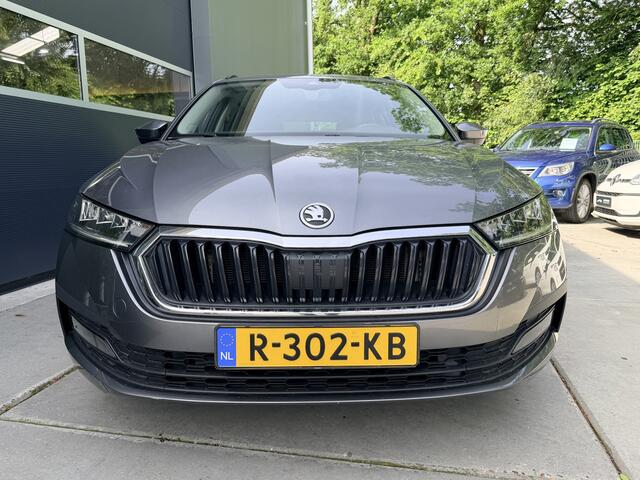 Skoda OCTAVIA Combi 1.5 e-TSI 150pk DSG Business Edition Climate Control Stoelverwarming Trekhaak 1500kg Trekgewicht! Apple Carplay Navigatie