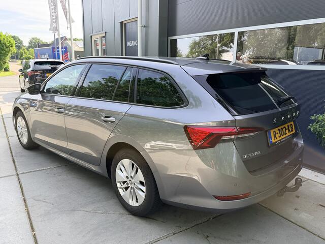 Skoda OCTAVIA Combi 1.5 e-TSI 150pk DSG Business Edition Climate Control Stoelverwarming Trekhaak 1500kg Trekgewicht! Apple Carplay Navigatie