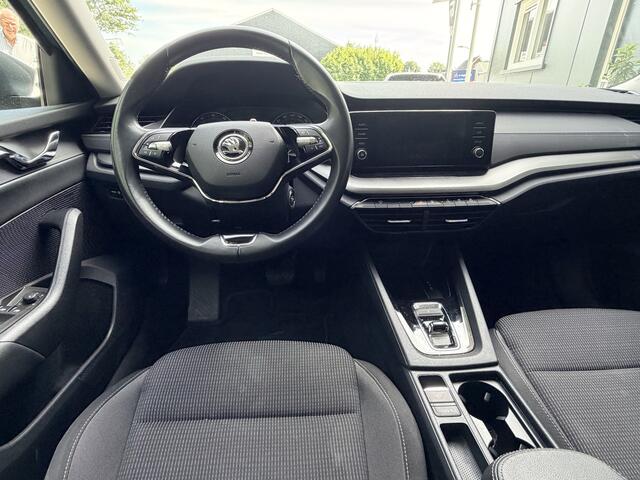 Skoda OCTAVIA Combi 1.5 e-TSI 150pk DSG Business Edition Climate Control Stoelverwarming Trekhaak 1500kg Trekgewicht! Apple Carplay Navigatie