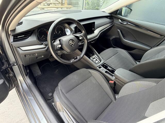 Skoda OCTAVIA Combi 1.5 e-TSI 150pk DSG Business Edition Climate Control Stoelverwarming Trekhaak 1500kg Trekgewicht! Apple Carplay Navigatie