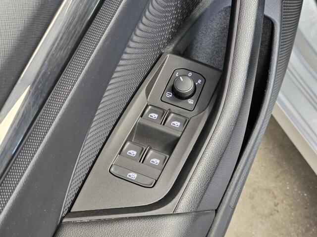 Skoda OCTAVIA Combi 1.4 TSI iV PHEV /Massage/Trekhaak/Camera/Stoel-stuurverw.