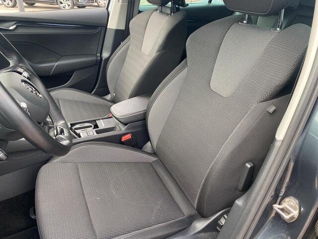Skoda OCTAVIA Combi 1.5 TSI First Edition | Trekhaak | Stoelverwarming | ACC | A.cam |
