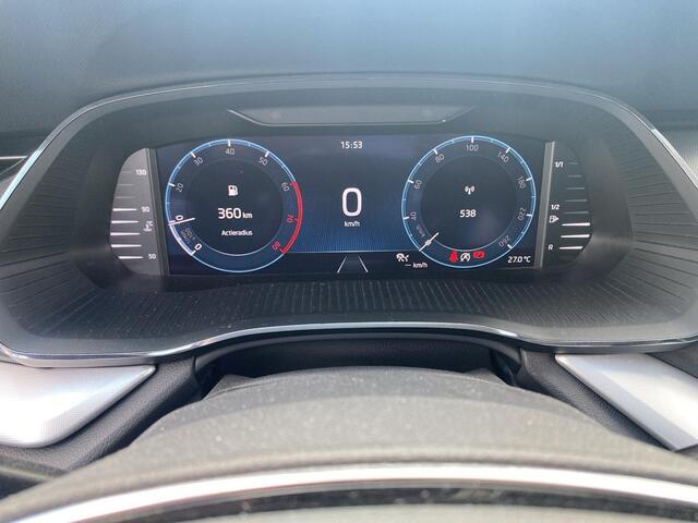 Skoda OCTAVIA Combi 1.5 TSI First Edition | Trekhaak | Stoelverwarming | ACC | A.cam |