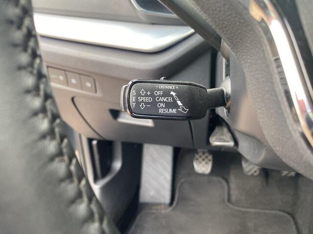 Skoda OCTAVIA Combi 1.5 TSI First Edition | Trekhaak | Stoelverwarming | ACC | A.cam |
