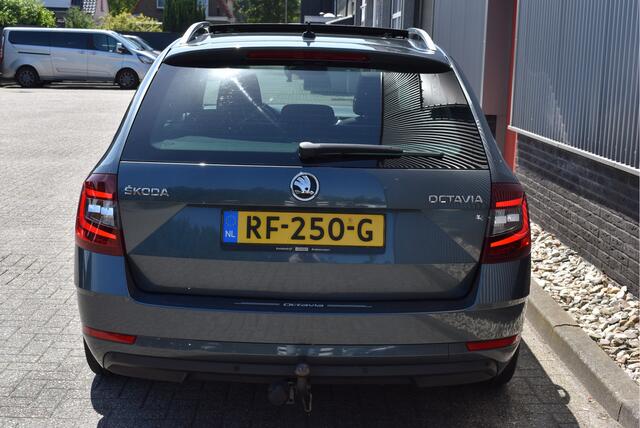 Skoda OCTAVIA Combi 1.0 TSI Greentech Style Business NL-auto, Panorama, Trekhaak, Canton, Adaptive cruise, Stoelverwarming, Carplay