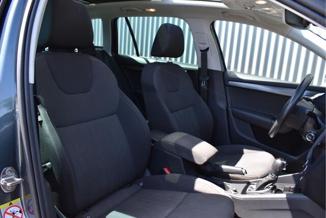 Skoda OCTAVIA Combi 1.0 TSI Greentech Style Business NL-auto, Panorama, Trekhaak, Canton, Adaptive cruise, Stoelverwarming, Carplay