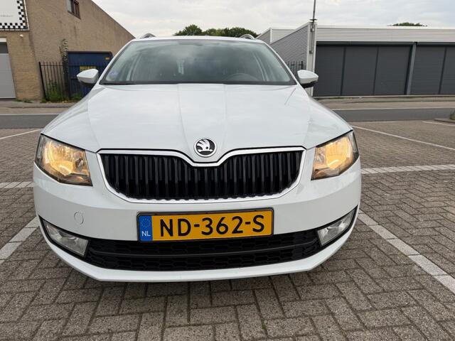 Skoda OCTAVIA 1.0 TSI Greentech Ambition Bns PANO CLIMA NETTE AUTO NAP APK 2-2027
