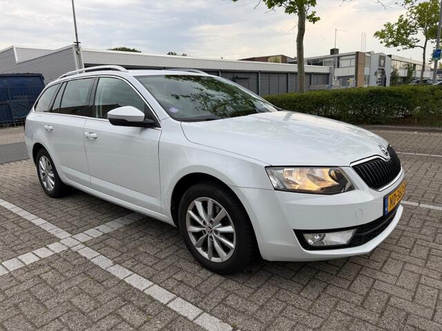 Skoda OCTAVIA 1.0 TSI Greentech Ambition Bns PANO CLIMA NETTE AUTO NAP APK 2-2027