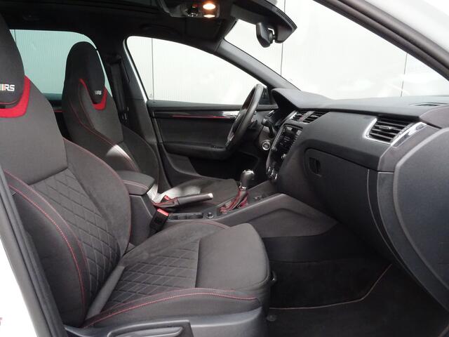 Skoda OCTAVIA Combi 2.0 TSI RS 245 Business * 230 PK * VRS * PANORAMADAK !!