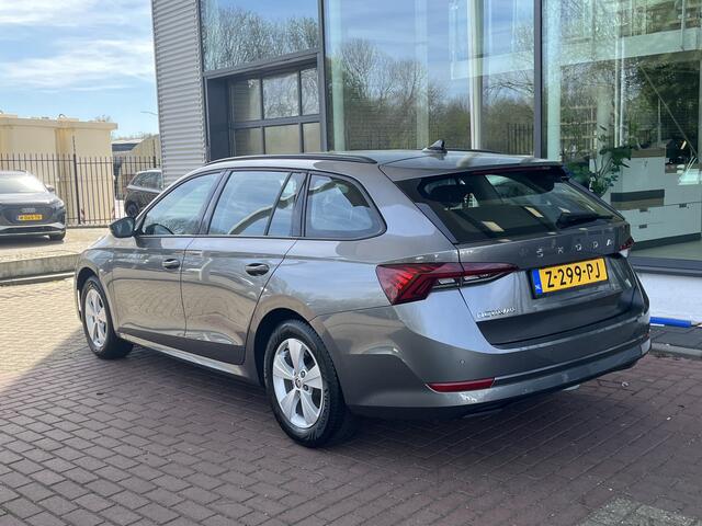 Skoda OCTAVIA Combi 1.0 TSI 110pk Business Edition / App. Connect / Navigatie / Parkeersensoren V+A / Elec. Achterklep / 16'' LMV