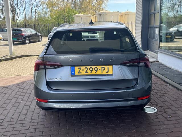 Skoda OCTAVIA Combi 1.0 TSI 110pk Business Edition / App. Connect / Navigatie / Parkeersensoren V+A / Elec. Achterklep / 16'' LMV