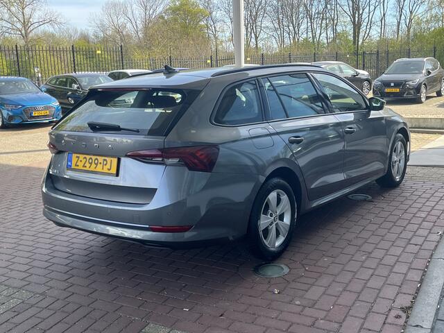 Skoda OCTAVIA Combi 1.0 TSI 110pk Business Edition / App. Connect / Navigatie / Parkeersensoren V+A / Elec. Achterklep / 16'' LMV