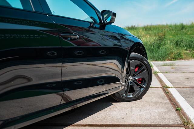Skoda OCTAVIA Combi 1.4 TSI RS iV | PANO | ALCANTARA SPORT COMFORT STOELEN