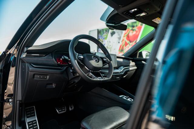 Skoda OCTAVIA Combi 1.4 TSI RS iV | PANO | ALCANTARA SPORT COMFORT STOELEN