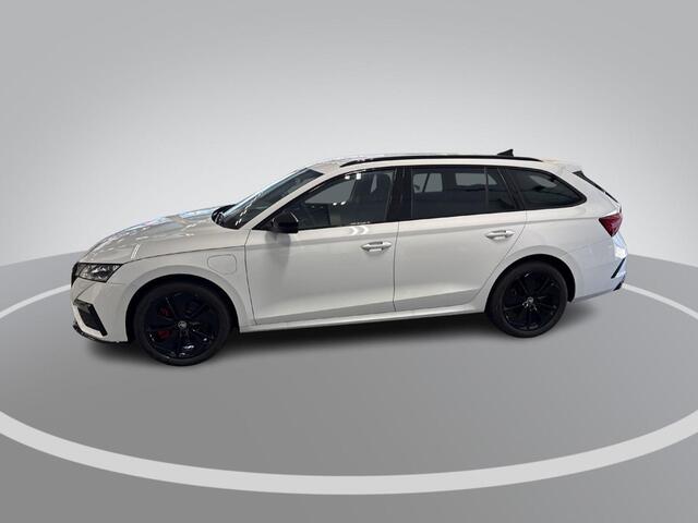 Skoda OCTAVIA Combi 1.4 TSI iV PHEV 245pk DSG RS · Inklapbare Trekhaak · Head-Up Display · Matrix LED · Stoelverwarming · ACC · Keyless ·