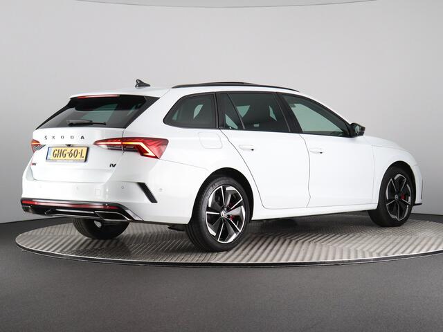 Skoda OCTAVIA Combi 1.4 TSI RS iV PHEV Business (Pano / Camera / Stoelverwarming / Matrix led / Keyless)