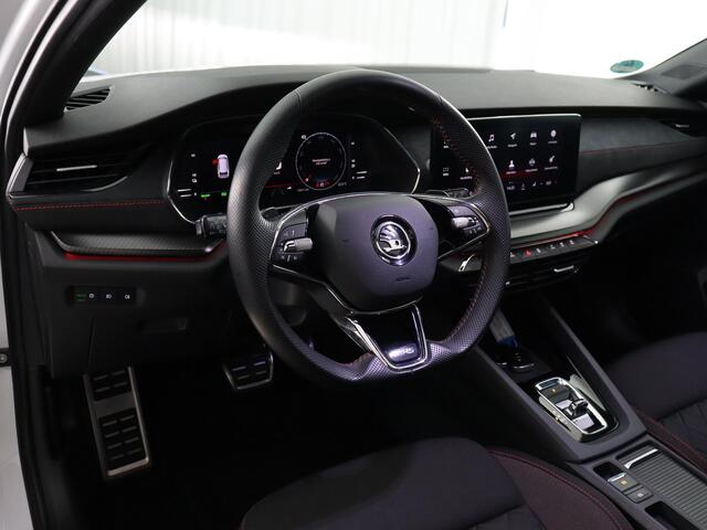 Skoda OCTAVIA Combi 1.4 TSI RS iV PHEV Business (Pano / Camera / Stoelverwarming / Matrix led / Keyless)