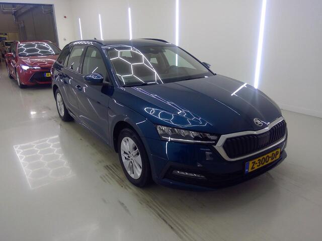 Skoda OCTAVIA Combi 1.0 e-TSi Ambition Mild Hybrid Automaat / Trekhaak / Stuurverwarming / Navigatie / Cruise Adaptive