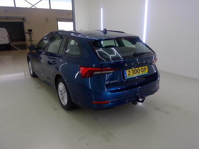 Skoda OCTAVIA Combi 1.0 e-TSi Ambition Mild Hybrid Automaat / Trekhaak / Stuurverwarming / Navigatie / Cruise Adaptive