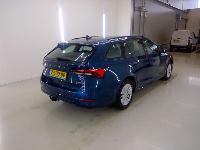 Skoda OCTAVIA Combi 1.0 e-TSi Ambition Mild Hybrid Automaat / Trekhaak / Stuurverwarming / Navigatie / Cruise Adaptive