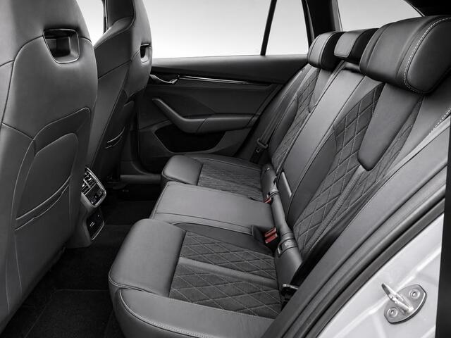 Skoda OCTAVIA Combi 2.0 TSI iV RS keyless entry Pano Head Up Elk Stoel vertsteling met Memory 19 Inch