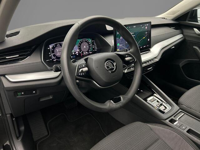 Skoda OCTAVIA Combi Business Edition Plus 1.5 eTSI 115pk DSG Automaat Adaptive cruise control, Navigatie, Achteruitrijcamera, Stoelverwarming, LED koplampen, Parkeersensoren