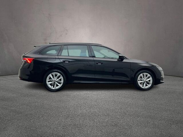 Skoda OCTAVIA Combi Business Edition Plus 1.5 eTSI 115pk DSG Automaat Adaptive cruise control, Navigatie, Achteruitrijcamera, Stoelverwarming, LED koplampen, Parkeersensoren
