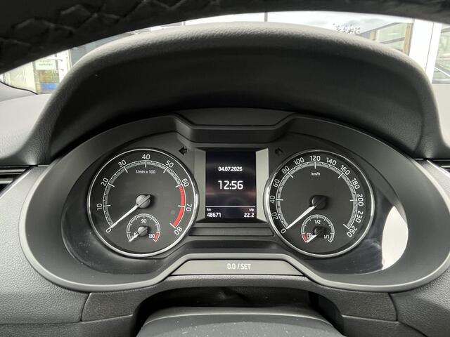 Skoda OCTAVIA Combi 1.0 TSI Greentech Sport Business | Apple Carplay / Android Auto | PDC achter | Dealeronderhouden auto van 1e eigenaar