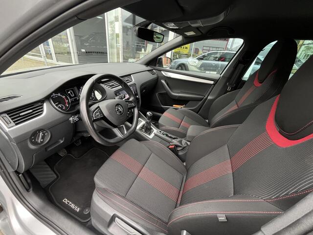 Skoda OCTAVIA Combi 1.0 TSI Greentech Sport Business | Apple Carplay / Android Auto | PDC achter | Dealeronderhouden auto van 1e eigenaar