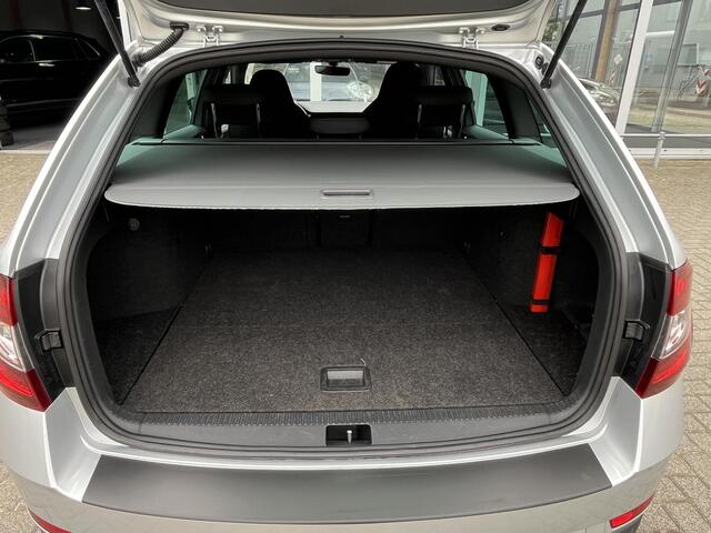 Skoda OCTAVIA Combi 1.0 TSI Greentech Sport Business | Apple Carplay / Android Auto | PDC achter | Dealeronderhouden auto van 1e eigenaar
