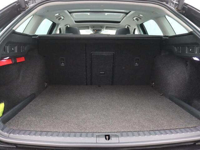 Skoda OCTAVIA Combi 1.4 TSI iV PHEV Business Edition Plus 204PK DSG SOH 98%, Trekhaak, Pano-Schuifdak, Head-Up Display, Virtual Pedal, Achteruitrijcamera, Keyless, Voorruitverwarming, Memorystoel
