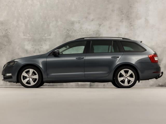 Skoda OCTAVIA Combi 1.4 TSI Sport 150Pk Automaat (APPLE CARPLAY, GROOT NAVI, CLIMATE, STOELVERWARMING, SPORTSTOELEN, GETINT GLAS, PARKEERSENSOREN, CRUISE, NIEUWSTAAT)