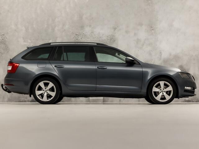 Skoda OCTAVIA Combi 1.4 TSI Sport 150Pk Automaat (APPLE CARPLAY, GROOT NAVI, CLIMATE, STOELVERWARMING, SPORTSTOELEN, GETINT GLAS, PARKEERSENSOREN, CRUISE, NIEUWSTAAT)