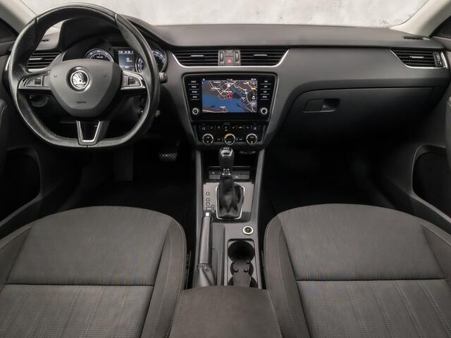 Skoda OCTAVIA Combi 1.4 TSI Sport 150Pk Automaat (APPLE CARPLAY, GROOT NAVI, CLIMATE, STOELVERWARMING, SPORTSTOELEN, GETINT GLAS, PARKEERSENSOREN, CRUISE, NIEUWSTAAT)